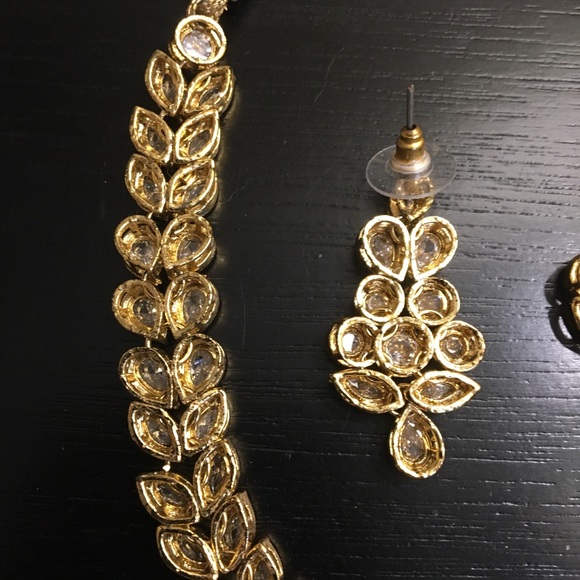 Beautiful leaf design Indian necklace set - Picture 6 of 6